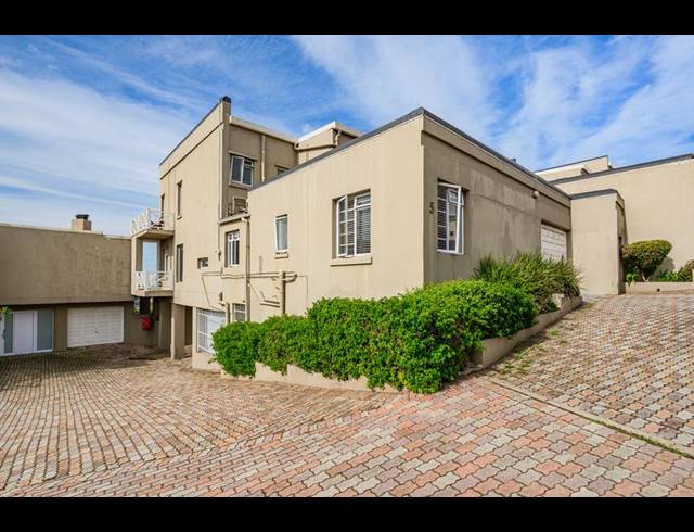 5 BEDROOM TOWNHOUSE FOR SALE IN SOUTH END